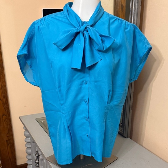 Lady Manhattan Tops - Vintage Lady Manhattan 12 Women's Blue Blouse with Bow Detail